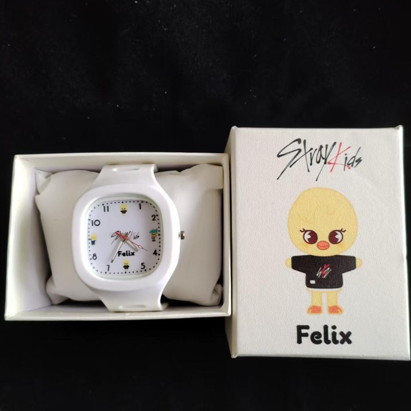 New Skzoo Stray Kids Anime Car - مراجعة Accessories With Watch وسعره
