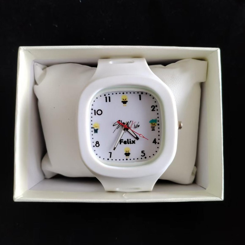 New Skzoo Stray Kids Anime Car - مراجعة Accessories With Watch وسعره