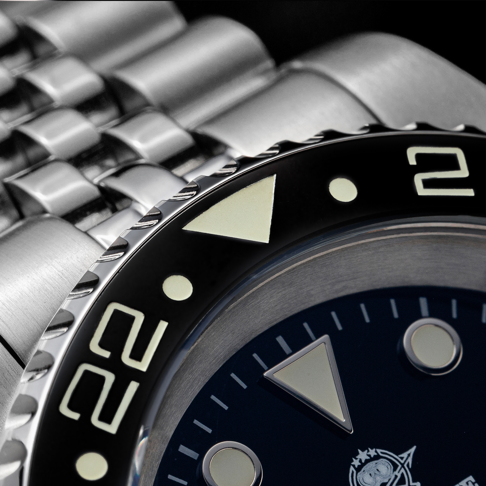 ADDIESDIVE AD2050 Luxury GMT W - مراجعة Ceramic Link Bracelet وسعره
